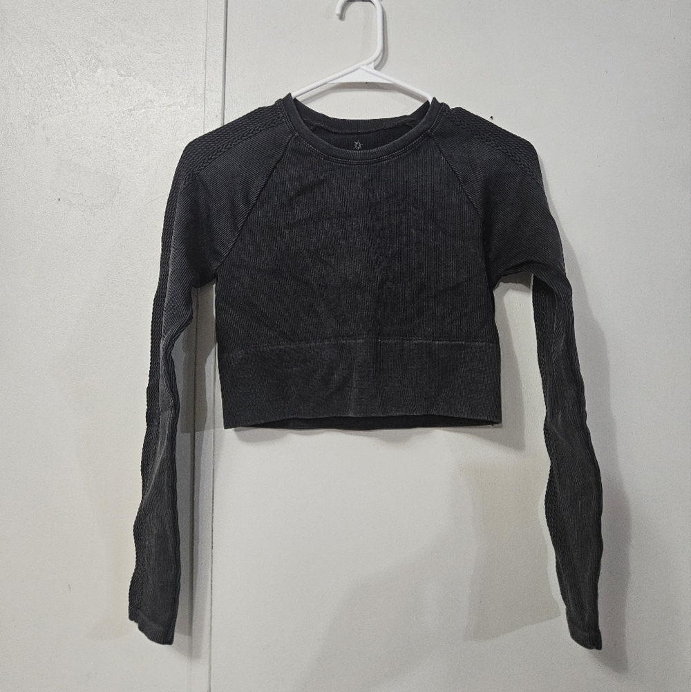 Offline By Aerie Dark Gray Cropped Workout Long Sleeve Shirt!